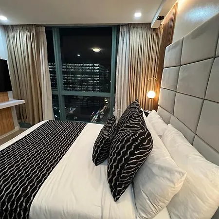Large One Bedroom Unit In Uptown Bgc